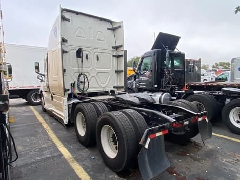 2022 Freightliner Cascadia — photo 4