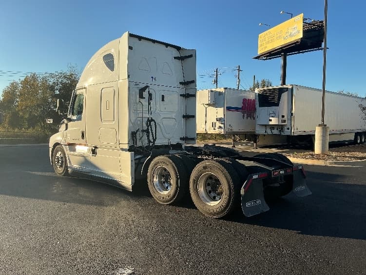 2022 Freightliner Cascadia — photo 5