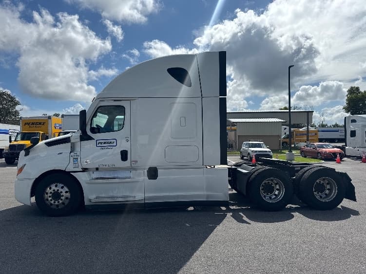 2022 Freightliner Cascadia — photo 4