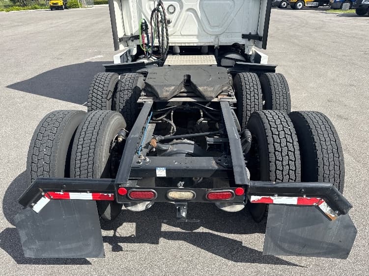 2022 Freightliner Cascadia — photo 6