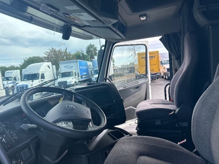 2022 Volvo VNL 760 — photo 10