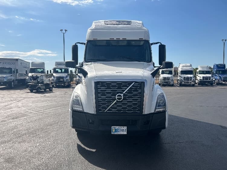 2022 Volvo VNL 760 — photo 2