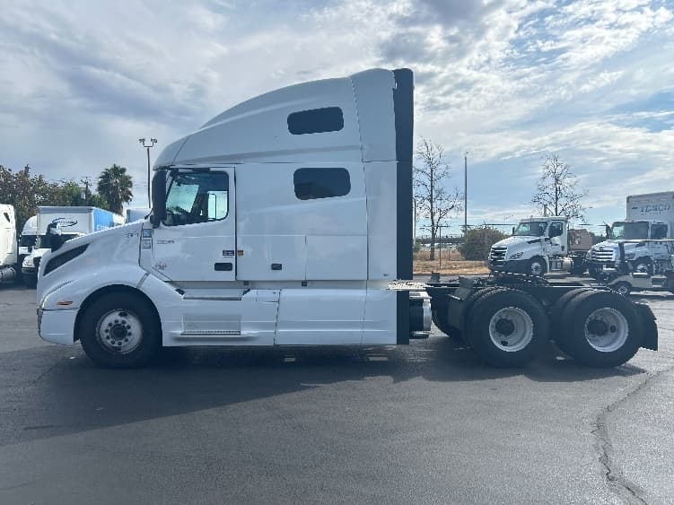 2022 Volvo VNL 760 — photo 4