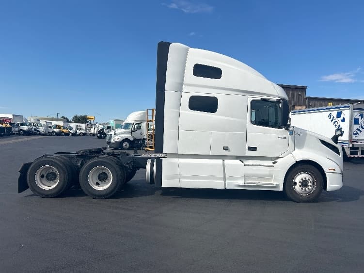 2022 Volvo VNL 760 — photo 8
