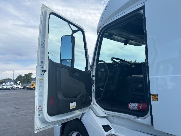 2022 Volvo VNL 760 — photo 9