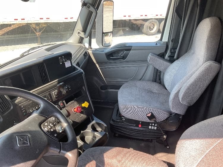 2022 International LT — photo 10