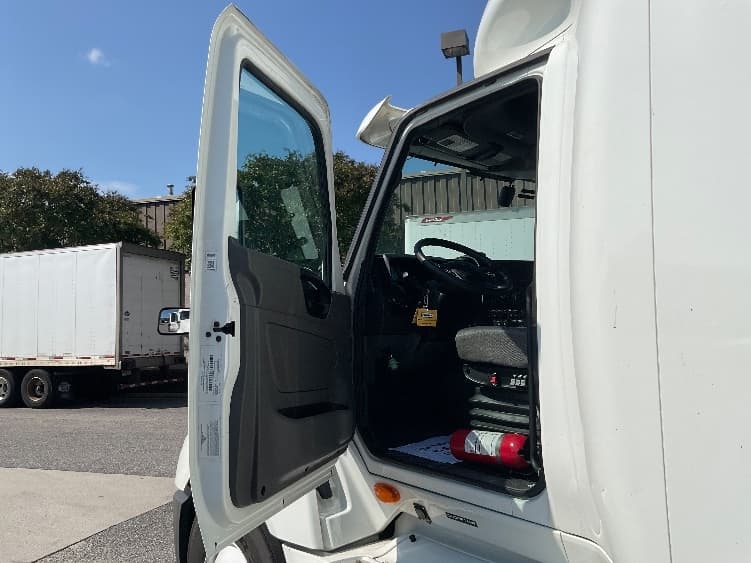 2022 International LT — photo 9