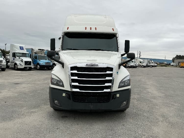 2022 Freightliner Cascadia — photo 2