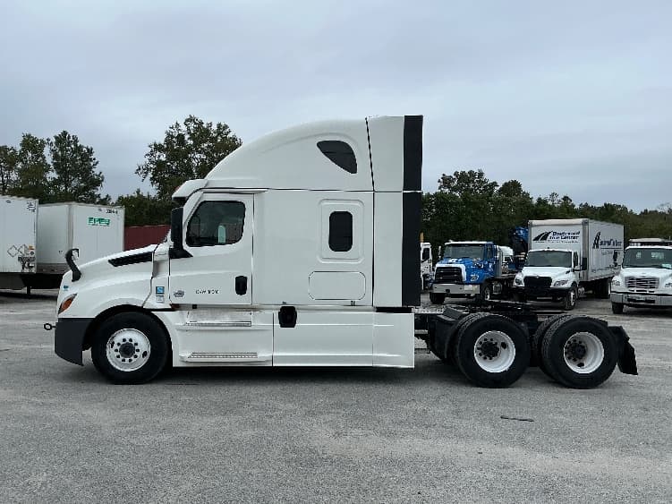2022 Freightliner Cascadia — photo 4