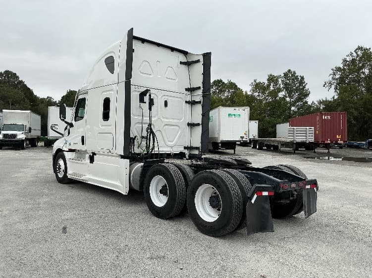 2022 Freightliner Cascadia — photo 5