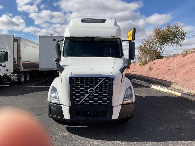 2022 Volvo VNL 760 — photo 2