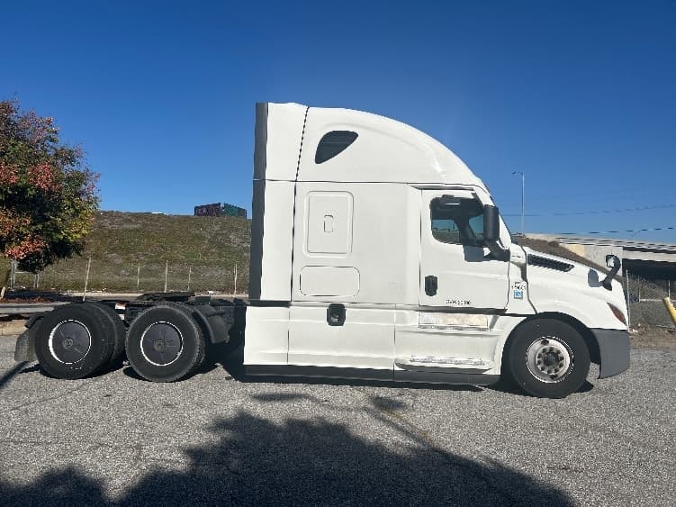 2022 Freightliner Cascadia — photo 8