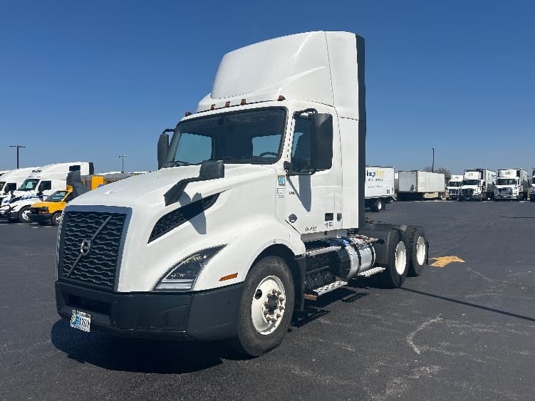 2022 Volvo VNL 300 — photo 3