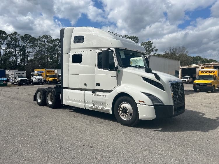 2022 Volvo VNL 760