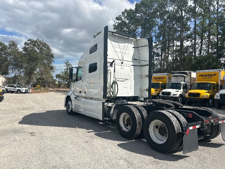 2022 Volvo VNL 760 — photo 5