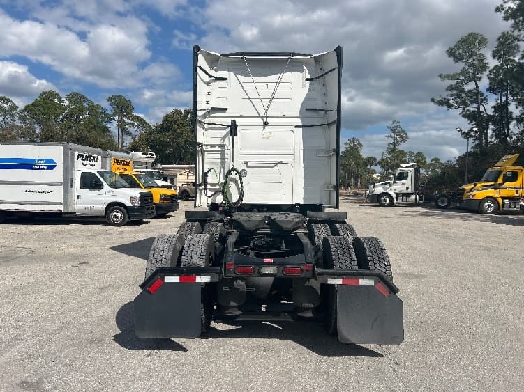 2022 Volvo VNL 760 — photo 6