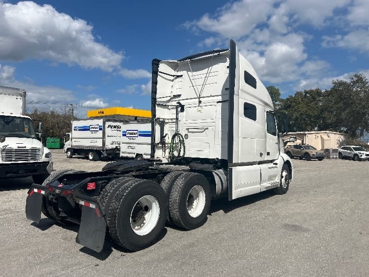 2022 Volvo VNL 760 — photo 7