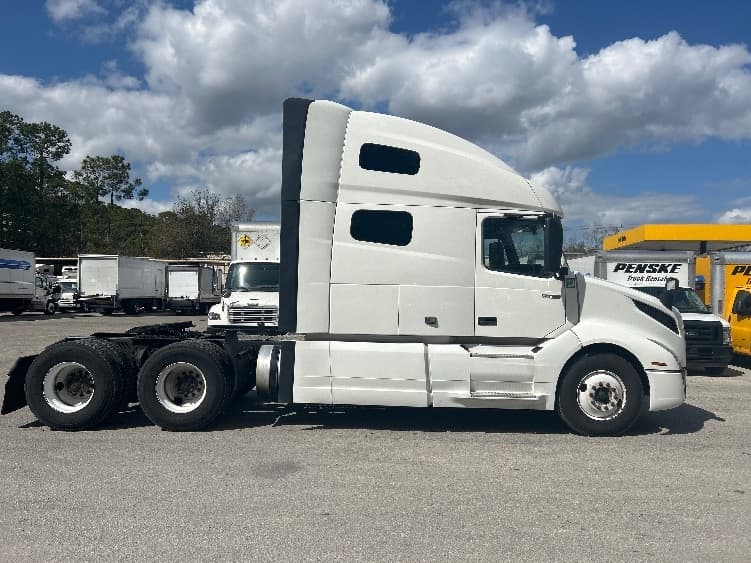 2022 Volvo VNL 760 — photo 8