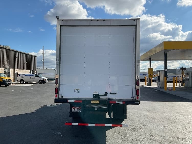 2022 Isuzu — photo 7