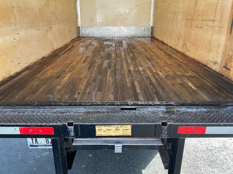 2022 Isuzu — photo 9