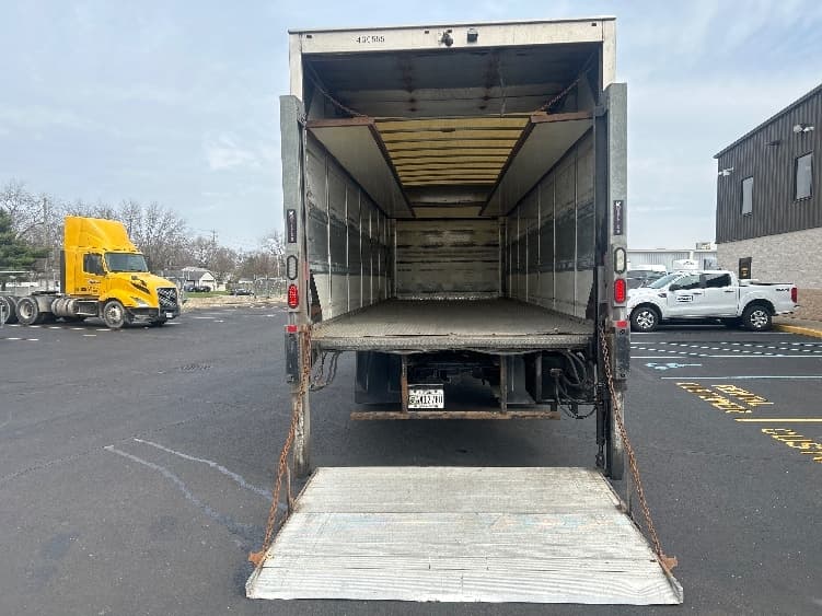 2022 Freightliner M2 106 — photo 9