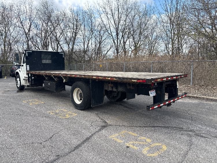 2022 Freightliner M2 106 — photo 6