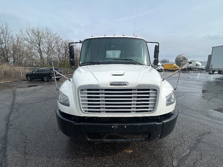 2022 Freightliner M2 106 — photo 2