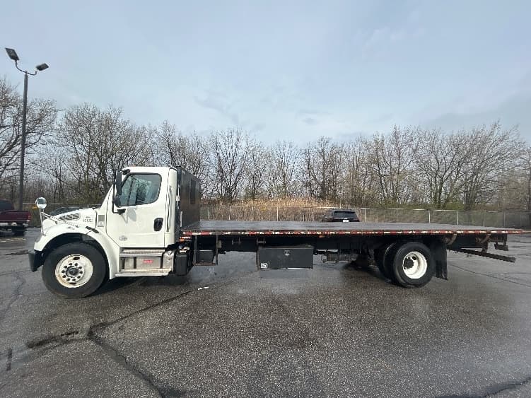 2022 Freightliner M2 106 — photo 4