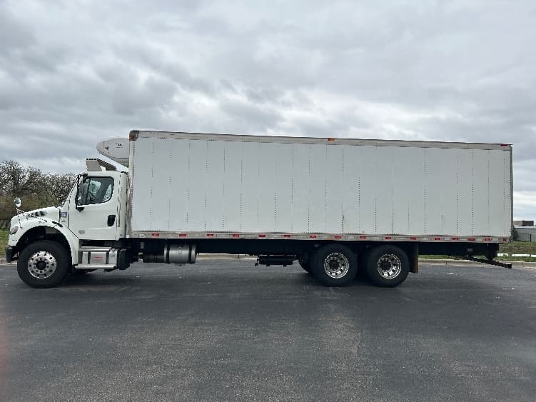 2022 Freightliner M2 106 — photo 4