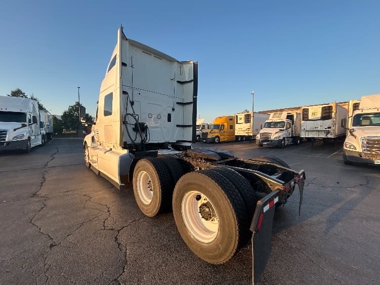 2022 International LT — photo 5