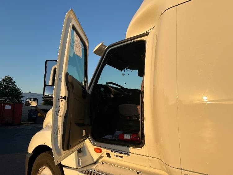 2022 International LT — photo 9