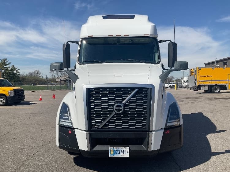 2022 Volvo VNL 760 — photo 2