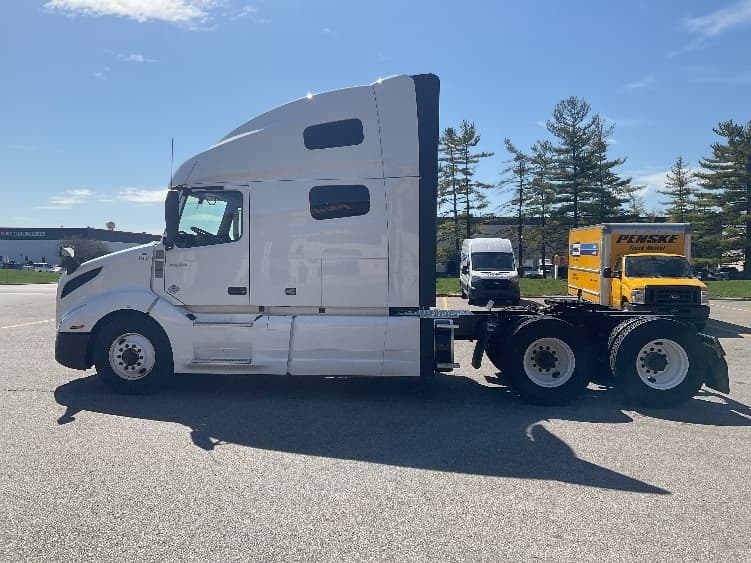 2022 Volvo VNL 760 — photo 4