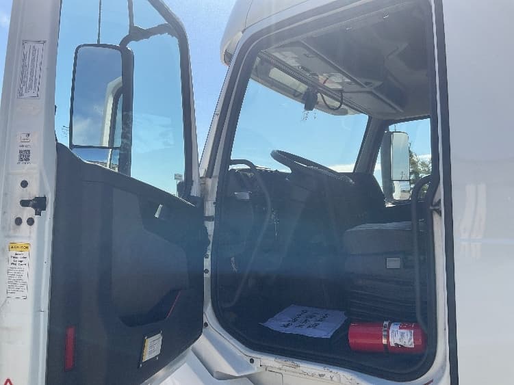 2022 Volvo VNL 760 — photo 9