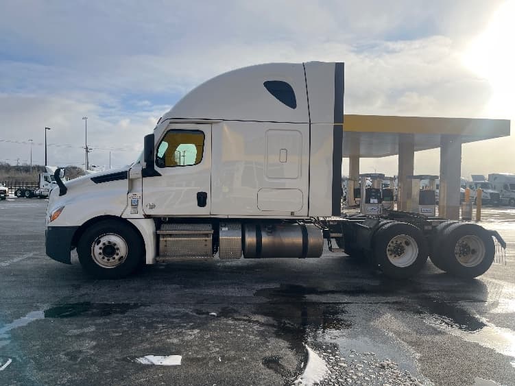 2022 Freightliner Cascadia — photo 4
