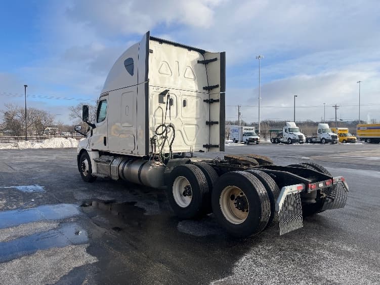 2022 Freightliner Cascadia — photo 5
