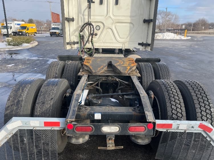 2022 Freightliner Cascadia — photo 6