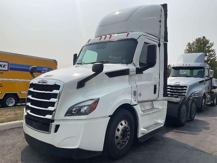 2022 Freightliner Cascadia — photo 3