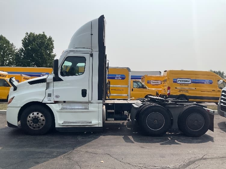 2022 Freightliner Cascadia — photo 4