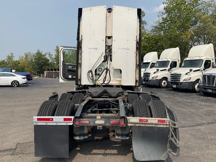 2022 Freightliner Cascadia — photo 6