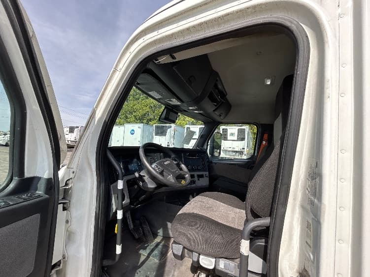 2022 Freightliner Cascadia — photo 10