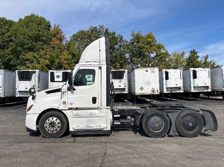 2022 Freightliner Cascadia — photo 4