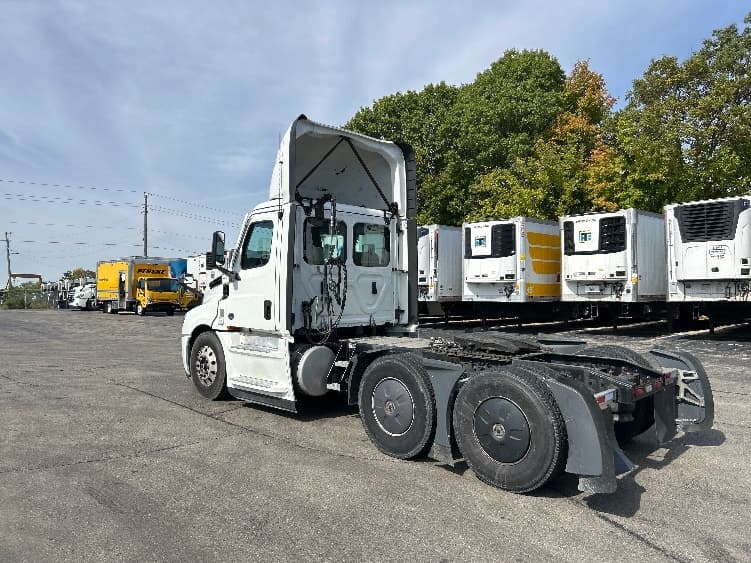 2022 Freightliner Cascadia — photo 5