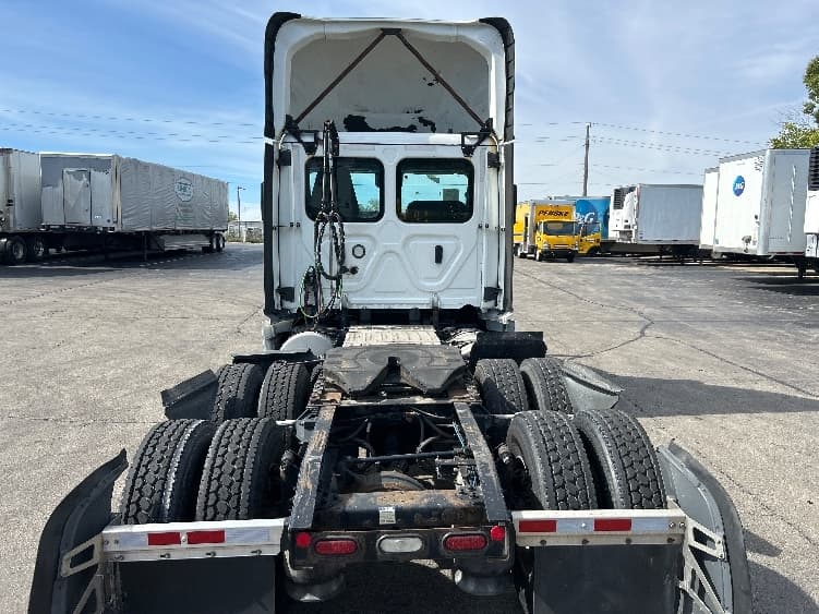 2022 Freightliner Cascadia — photo 6