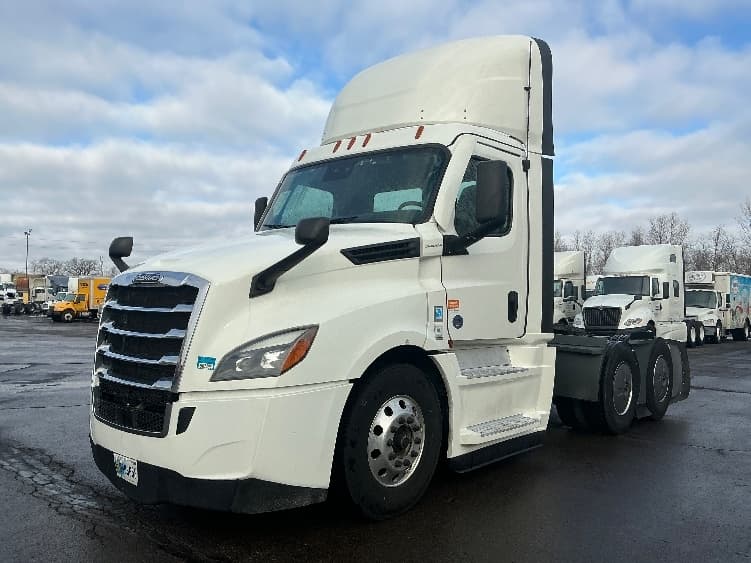 2022 Freightliner Cascadia — photo 3
