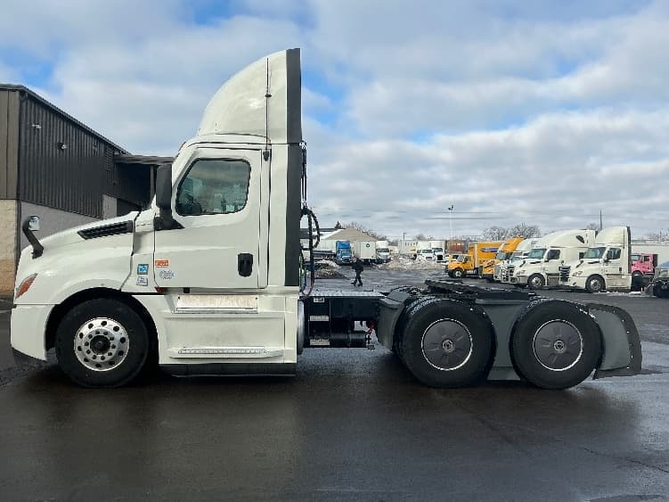 2022 Freightliner Cascadia — photo 4