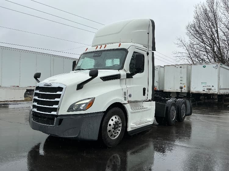 2022 Freightliner Cascadia — photo 3