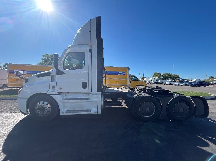 2022 Freightliner Cascadia — photo 4