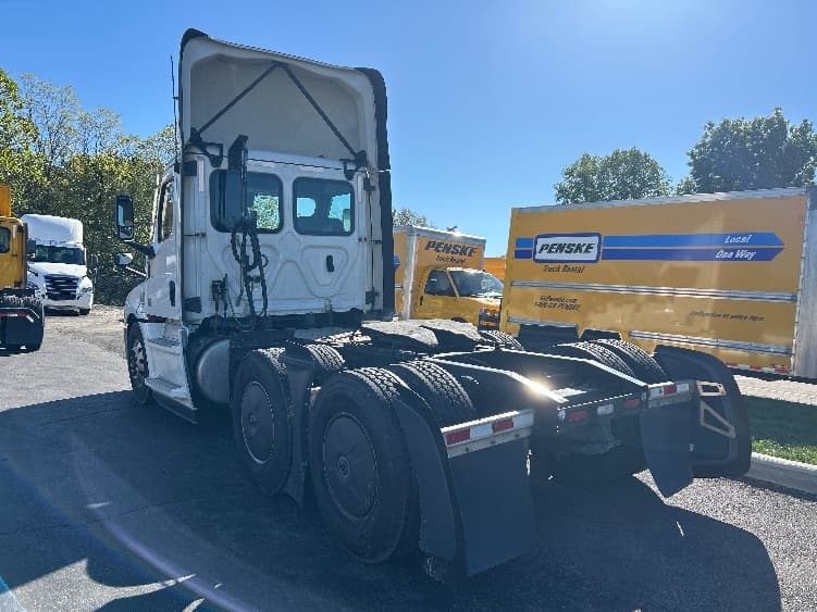 2022 Freightliner Cascadia — photo 5