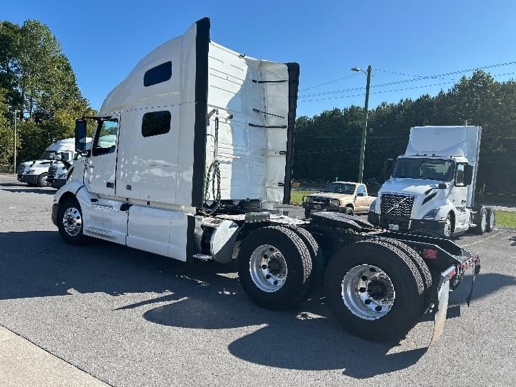 2022 Volvo VNL 760 — photo 5
